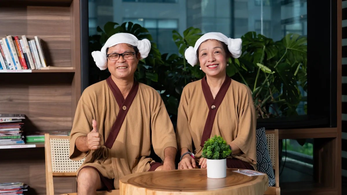 Khách nghỉ tại khu thư giãn AMARE giữa các bước trải nghiệm wellness