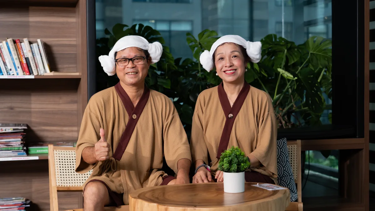 Khách thư giãn tại khu nghỉ AMARE sau trải nghiệm Onsen và spa