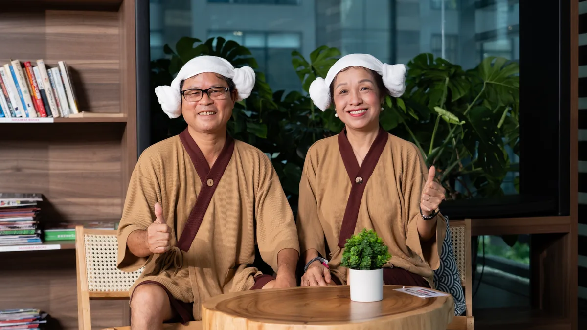 Khách nghỉ tại khu thư giãn AMARE giữa Onsen và massage