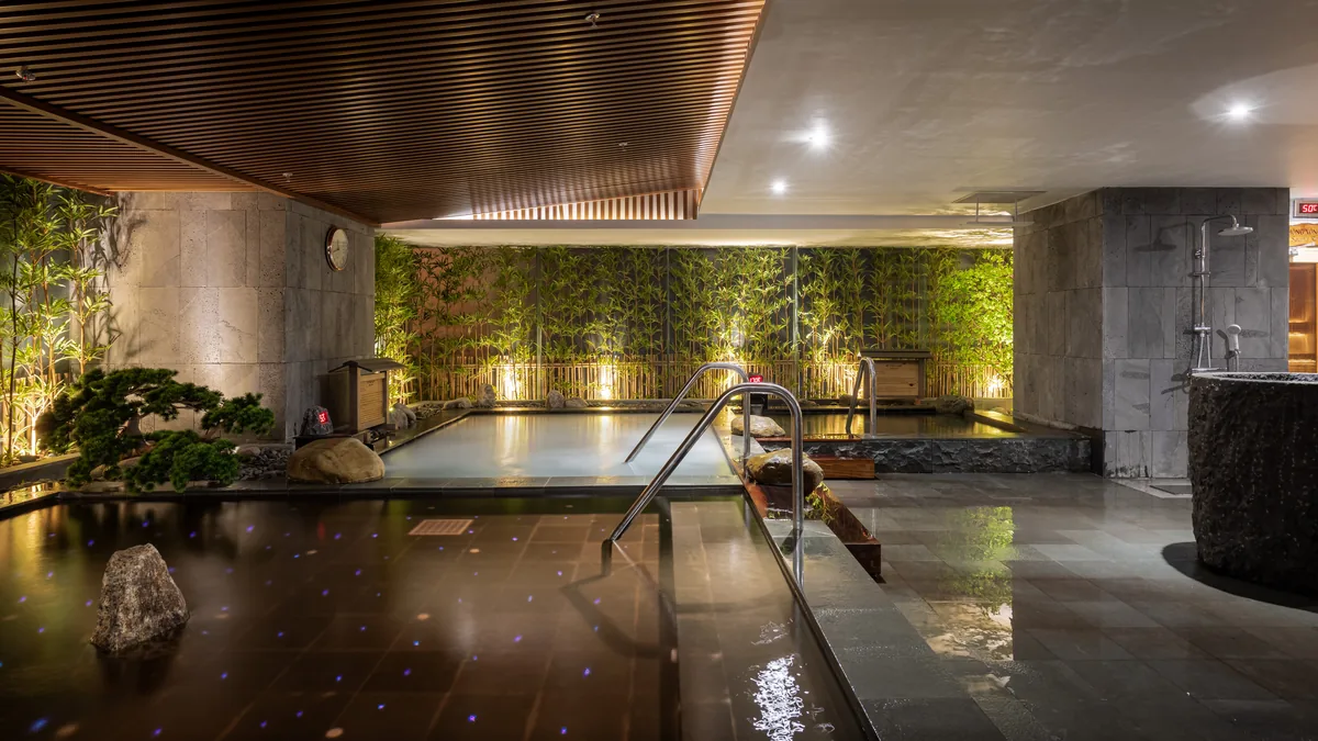 Bể Onsen AMARE là bước đầu trong trình tự ngâm nghỉ rồi massage