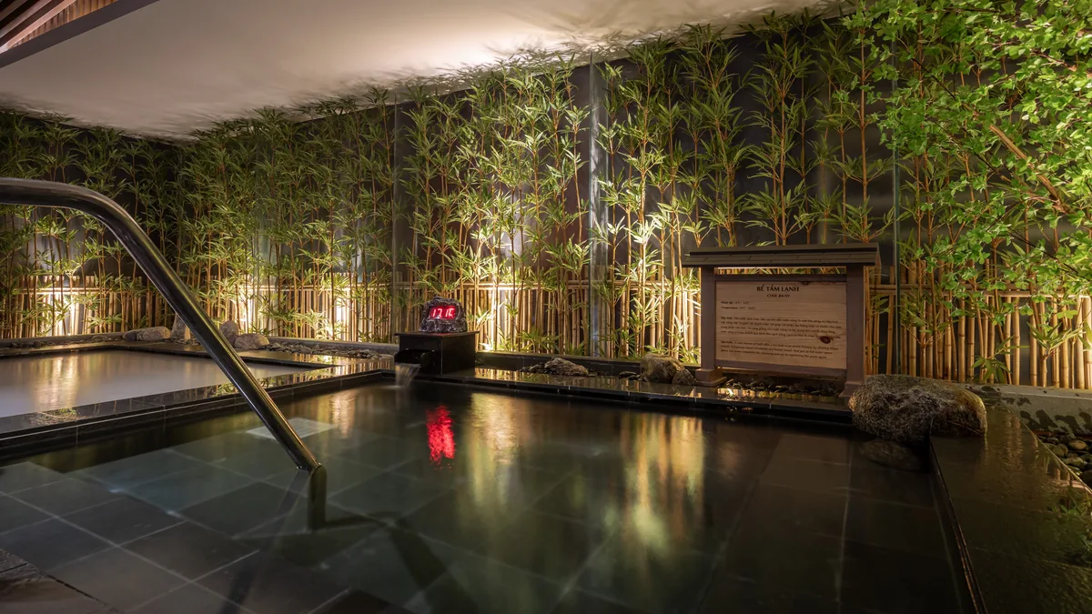 Bể khoáng Onsen yên tĩnh tại AMARE cho nhịp thư giãn nhẹ