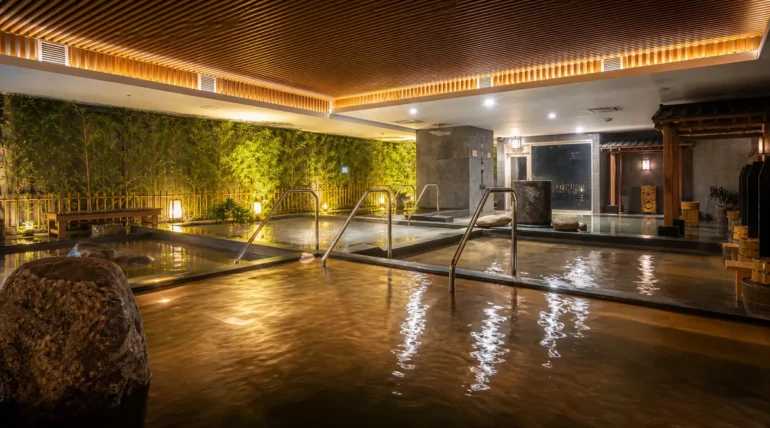 Không gian tắm khoáng Onsen tại AMARE cho người mới trải nghiệm