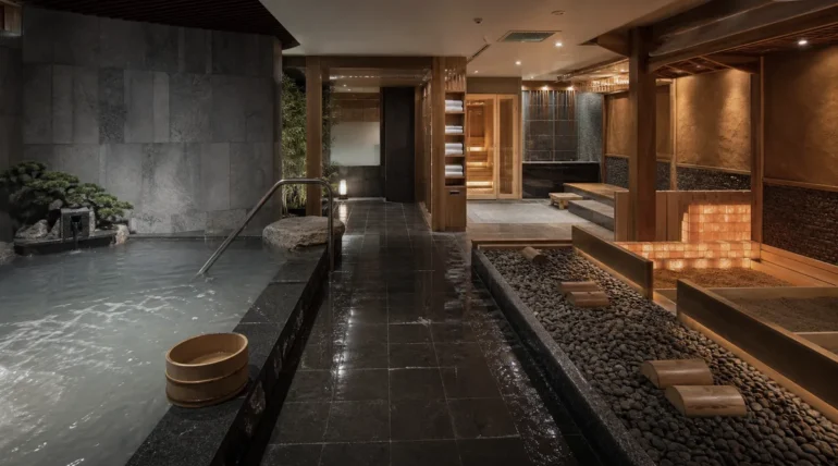 Không gian so sánh Onsen nước khoáng và Jjimjilbang khô tại AMARE