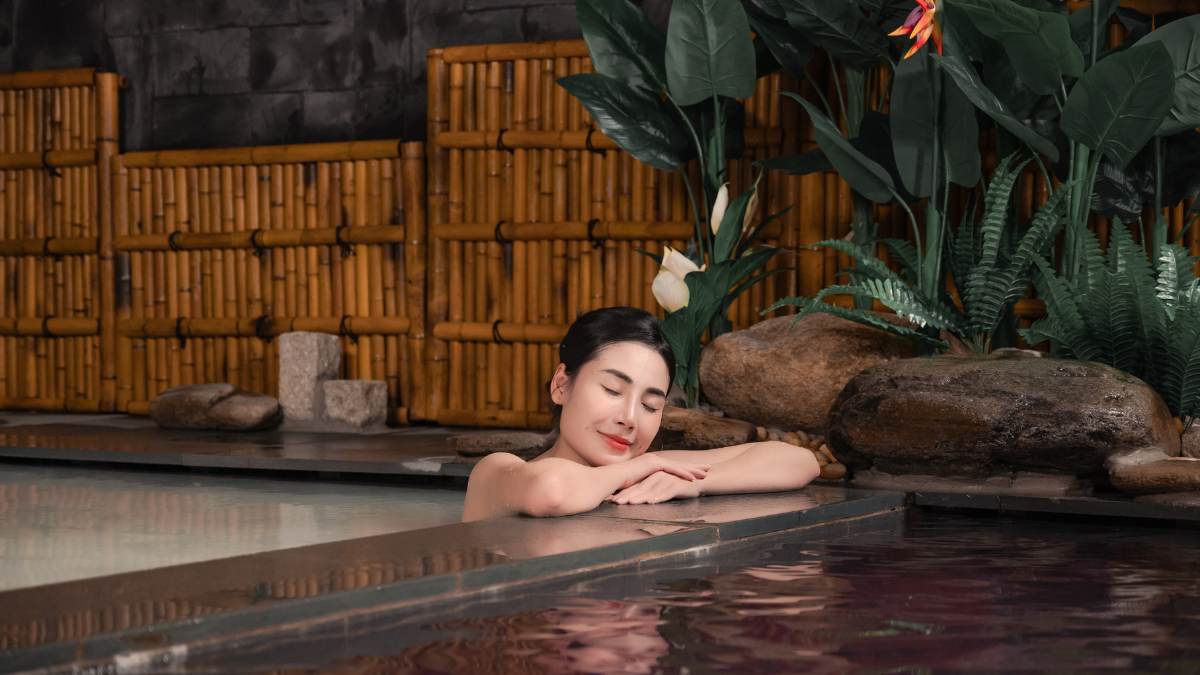 Các bể khoáng nóng tại AMARE trong phần so sánh nhiệt độ trải nghiệm