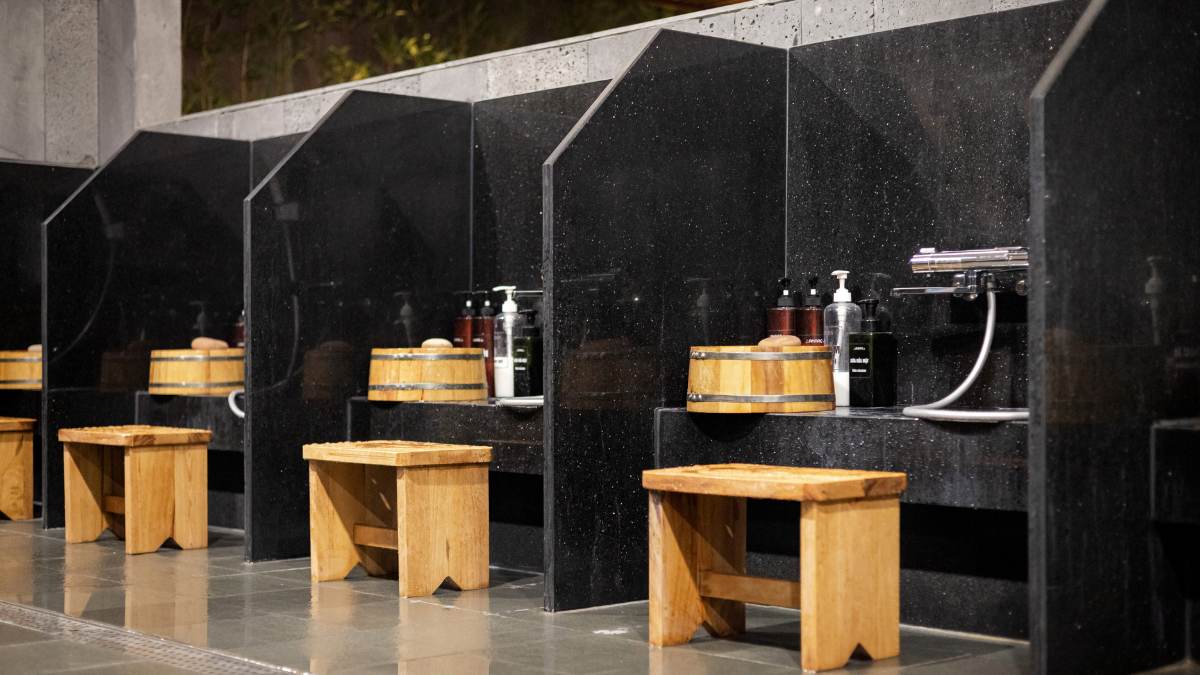 Nơi tắm tráng trước khi vào bể  khu vực Onsen