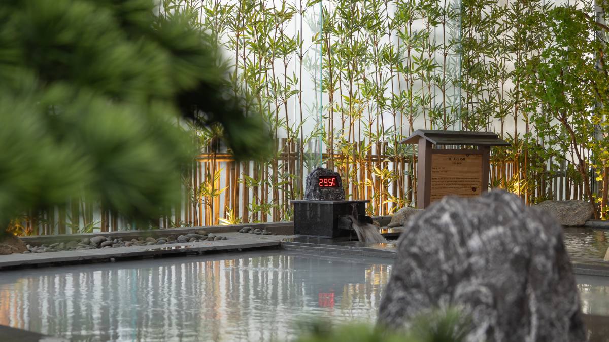 Không gian Onsen kết hợp gợi ý spa và xông hơi trong bài so sánh dịch vụ
