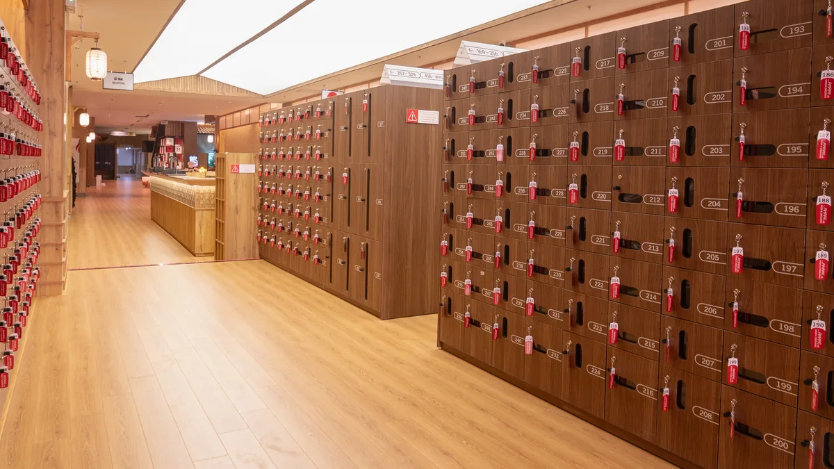 Khu locker AMARE cho bước cân nhắc trước khi vào tắm Onsen