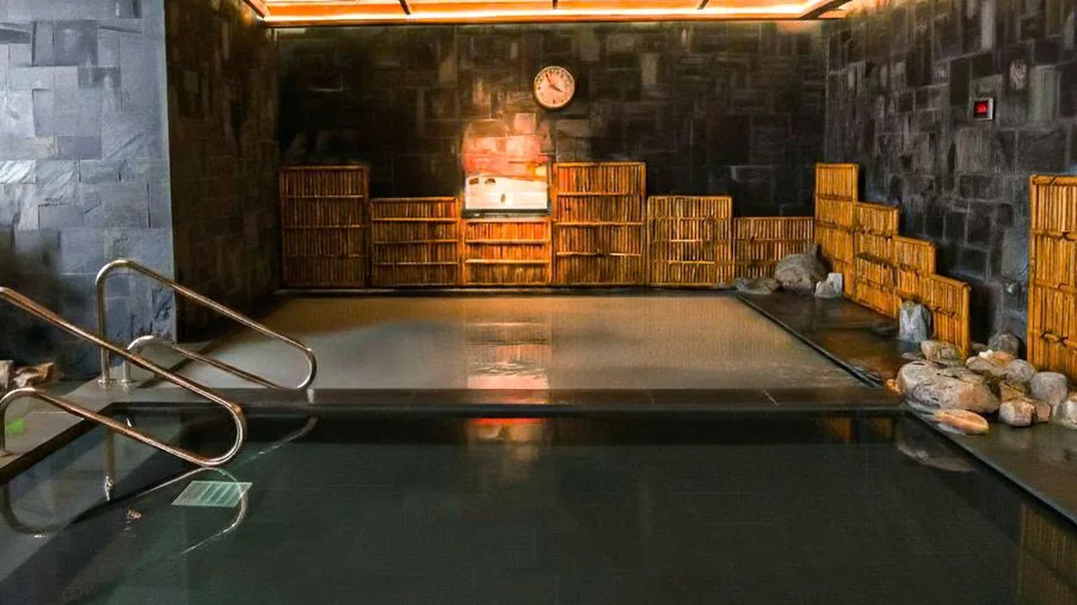 Không gian bể Onsen chung tại AMARE cho lưu ý đây không phải phòng riêng