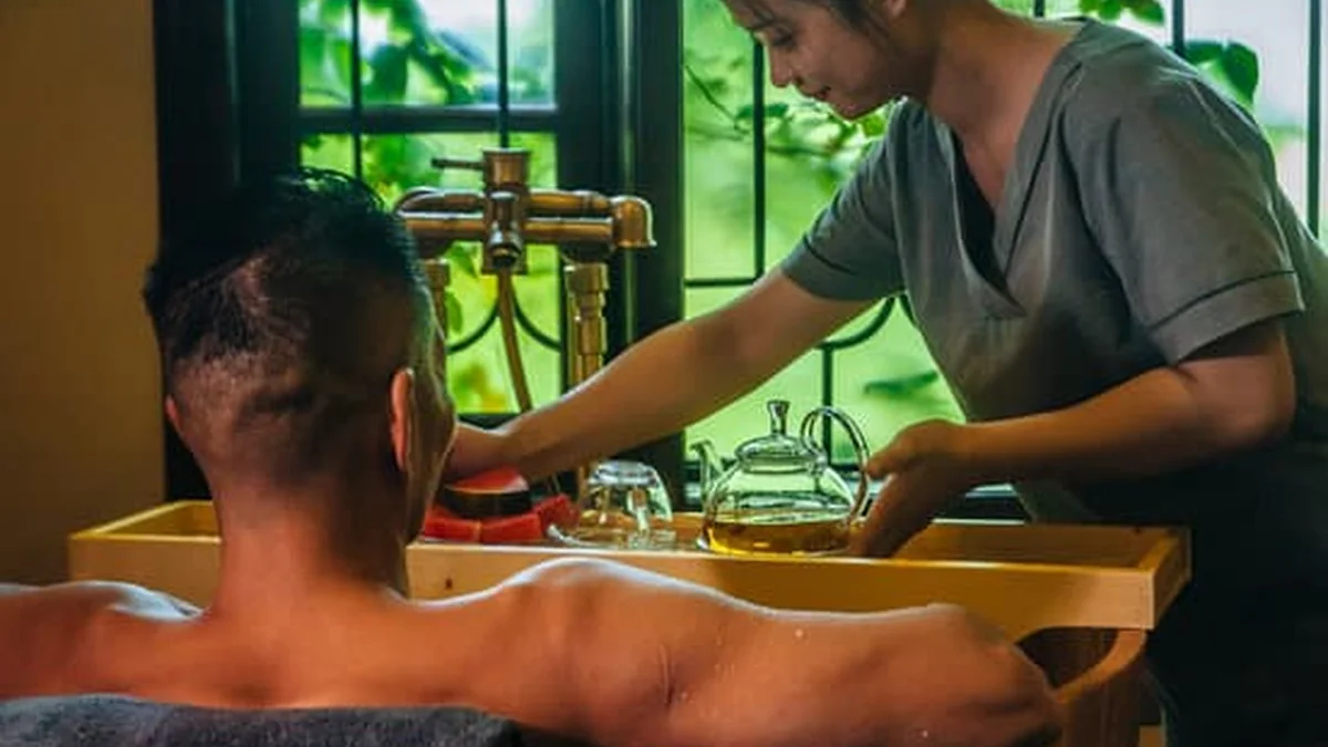 Ngâm thảo dược tại Ngải Healounge Hà Nội