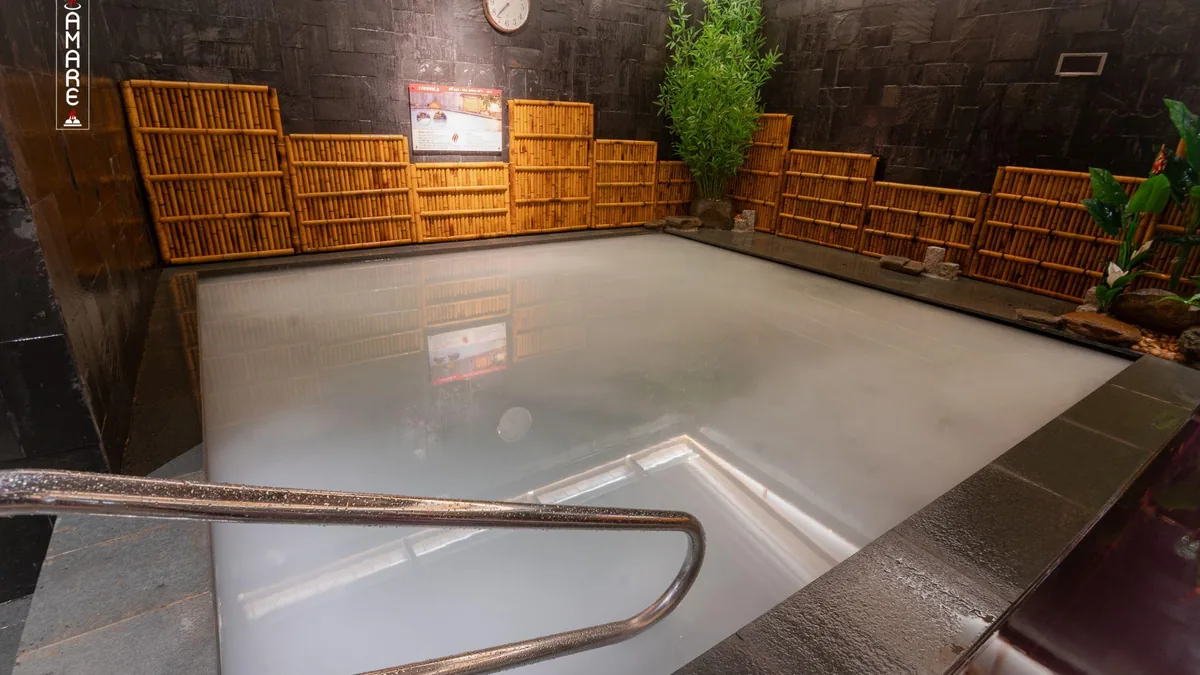 Bể tắm khoáng và khu vực cần tuân thủ quy tắc Onsen