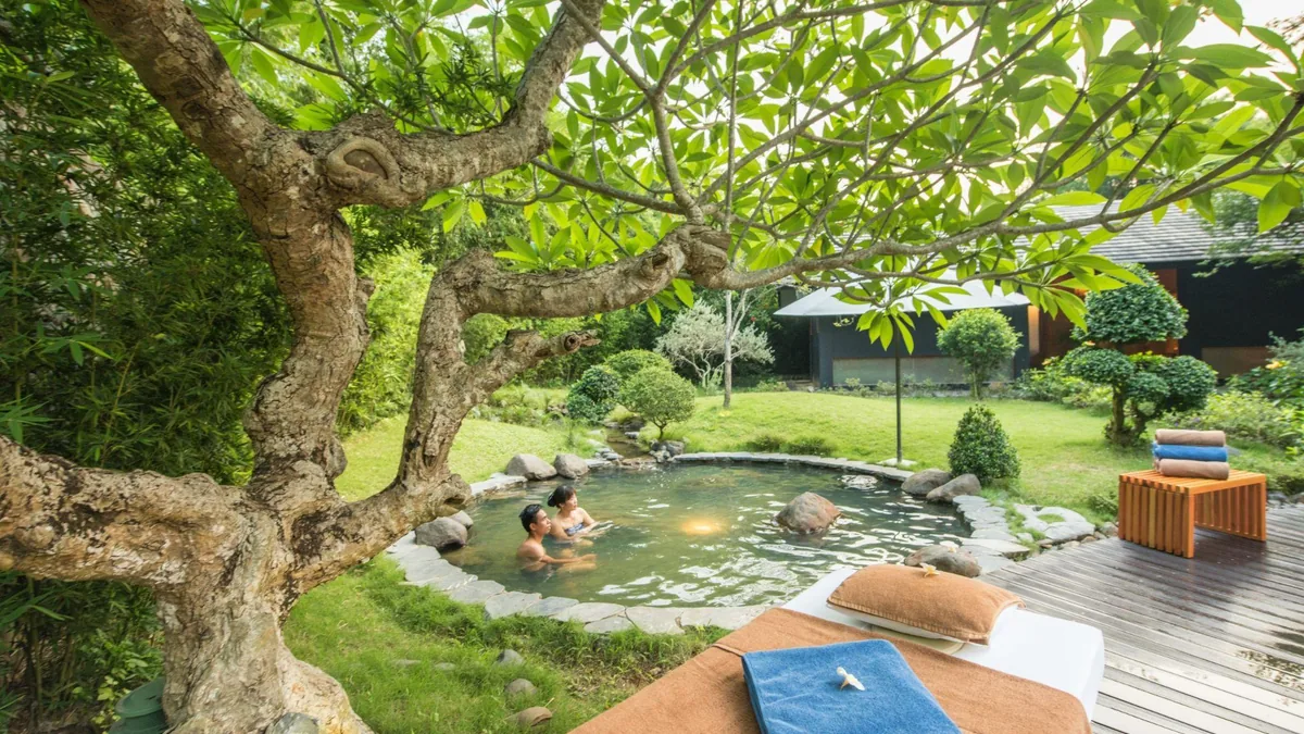 Bể khoáng ngoài trời tại Serena Kim Bôi Hòa Bình
